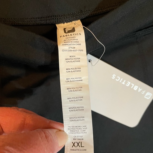 Fabletics “Catalina Crop” black workout leggings -size XXL-NWT - Picture 2 of 6